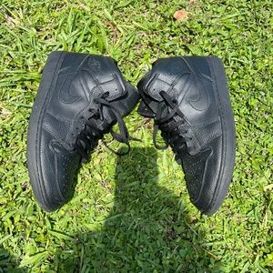 Air Jordan 1 Mid Triple Black - Size 13